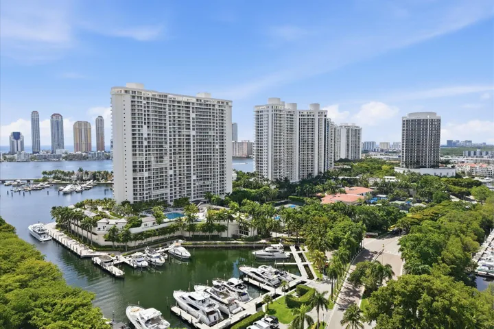 69-7000 Island Blvd apt 907_069