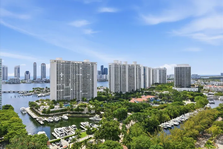63-7000 Island Blvd apt 907_063