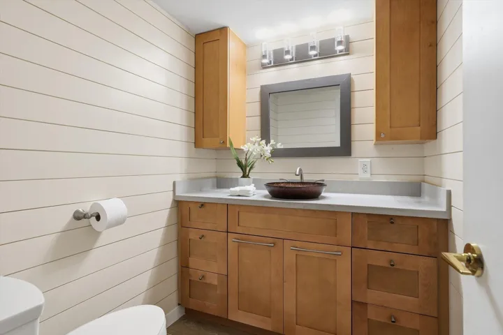 Powder room