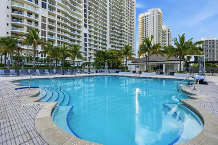 50-7000 Island Blvd apt 907_050