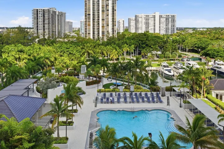 36-7000 Island Blvd apt 907_036