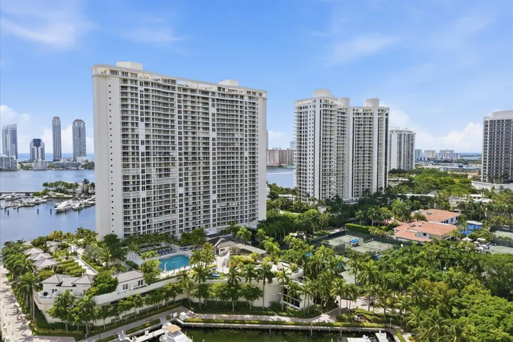 68-7000 Island Blvd apt 907_068