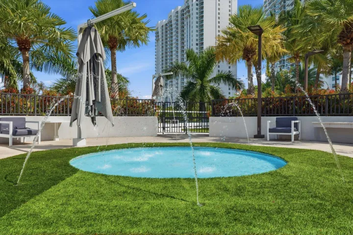 53-7000 Island Blvd apt 907_053