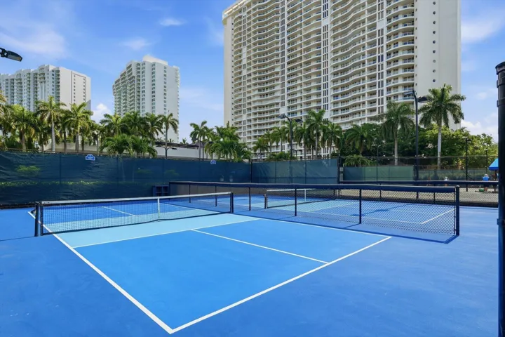 37-7000 Island Blvd apt 907_037