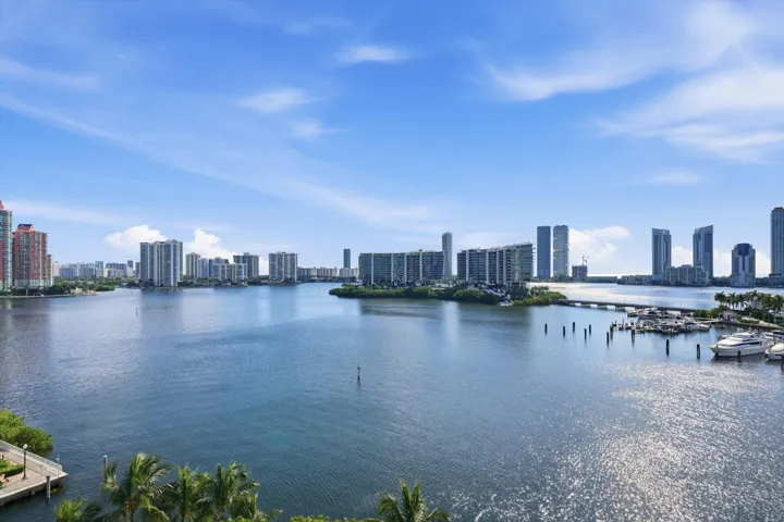 29-7000 Island Blvd apt 907_029