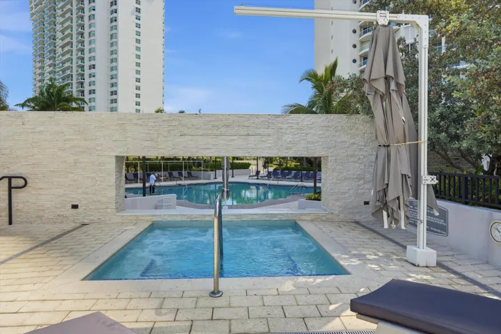 48-7000 Island Blvd apt 907_048