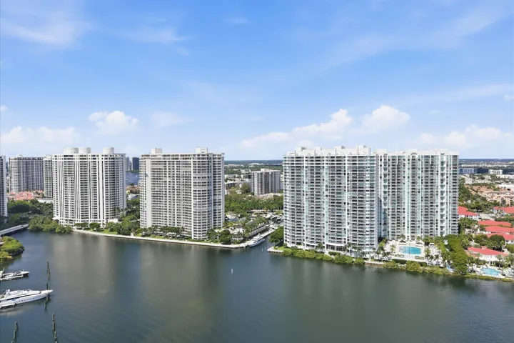 57-7000 Island Blvd apt 907_057