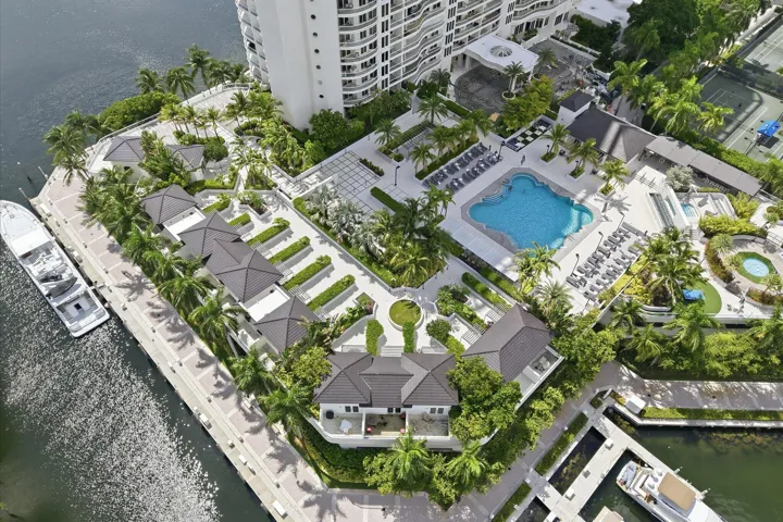 72-7000 Island Blvd apt 907_072