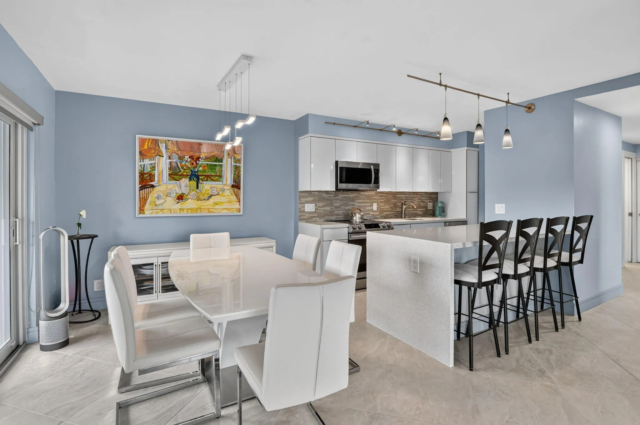 Dining & Kitchen