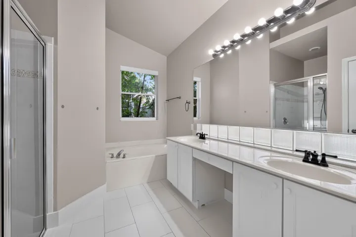 8481_V_a_D_Oro-Bathroom-0076