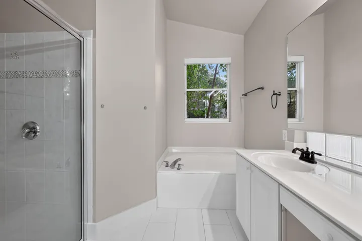 8481_V_a_D_Oro-Bathroom-0079