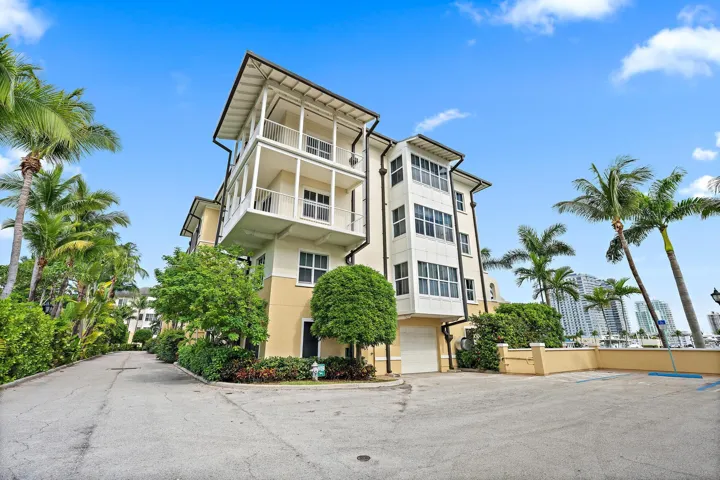 3920 N Flagler Dr 301-19