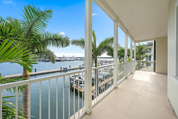 3920 N Flagler Dr 301-2