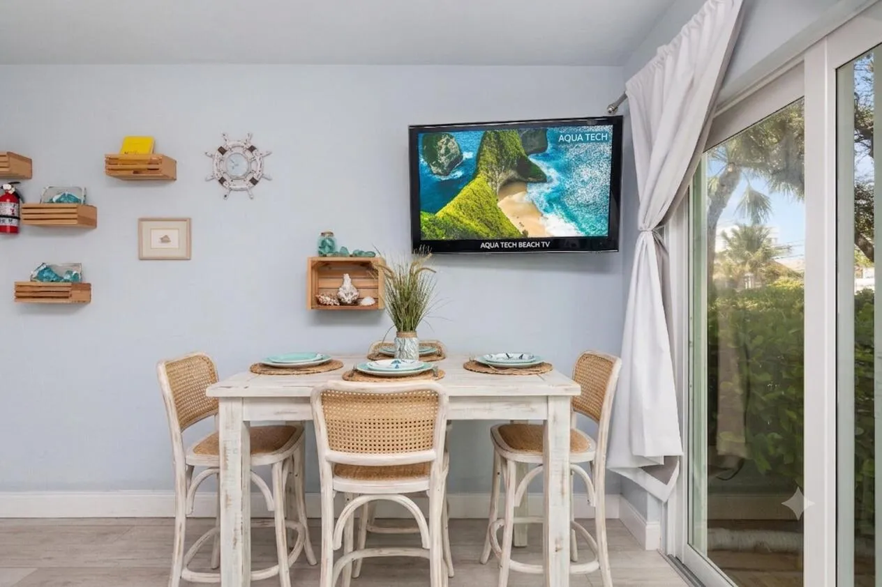 virutally staged dining