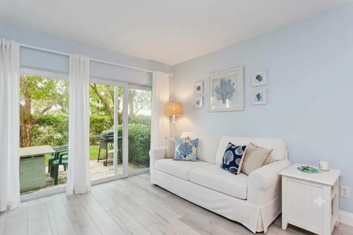 virutally staged living