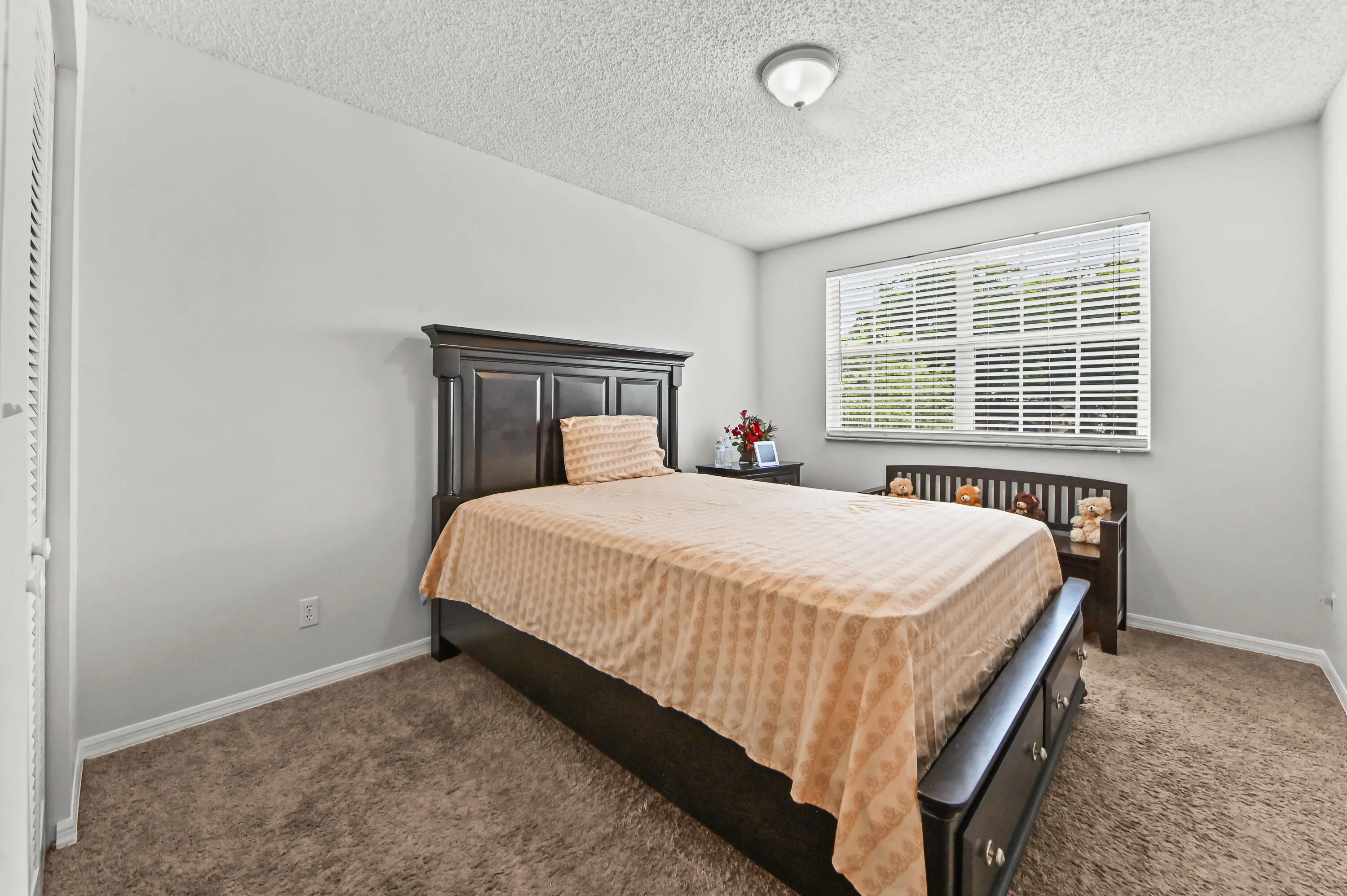22 Bedroom 01