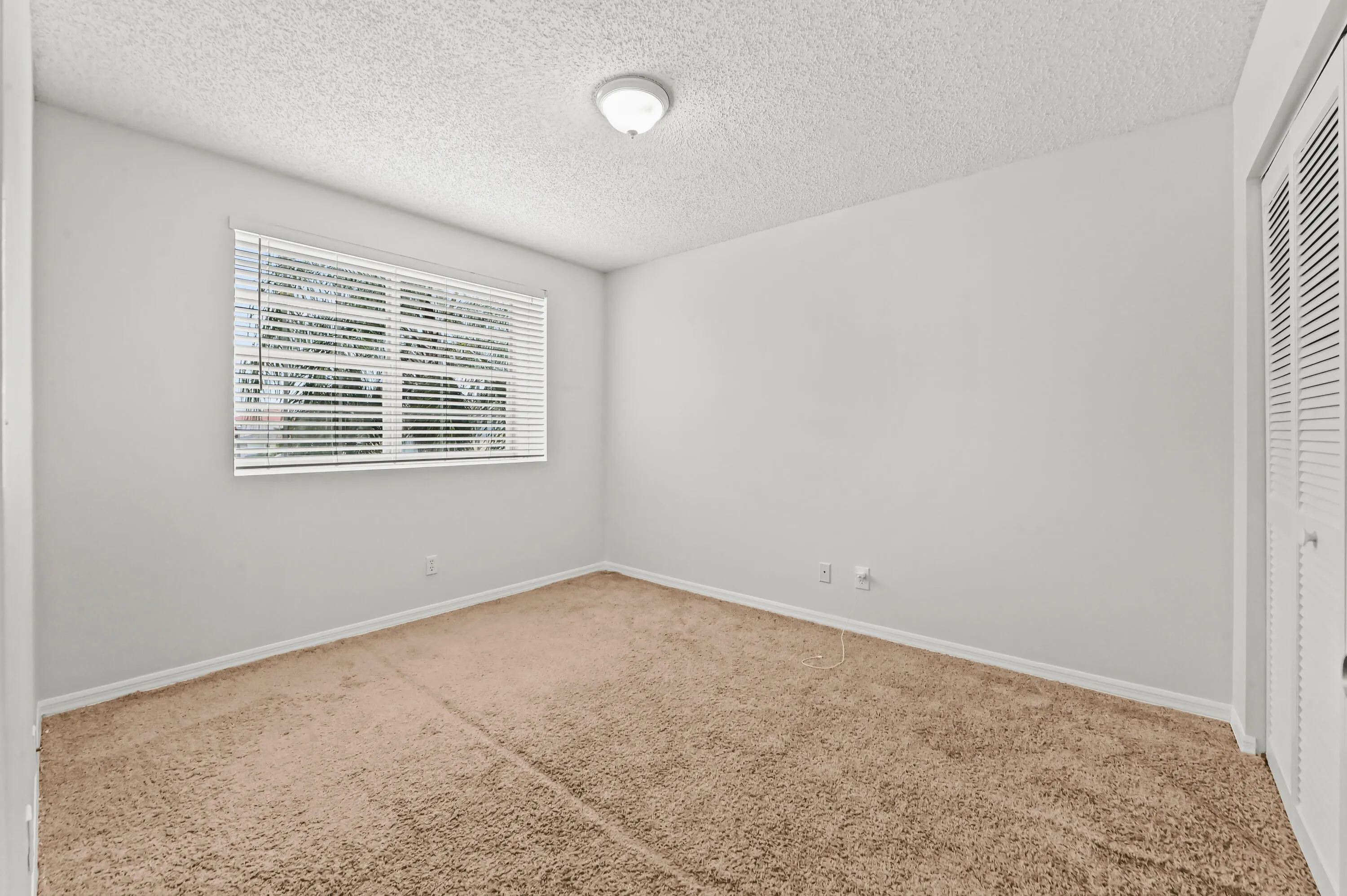 25 Bedroom 01