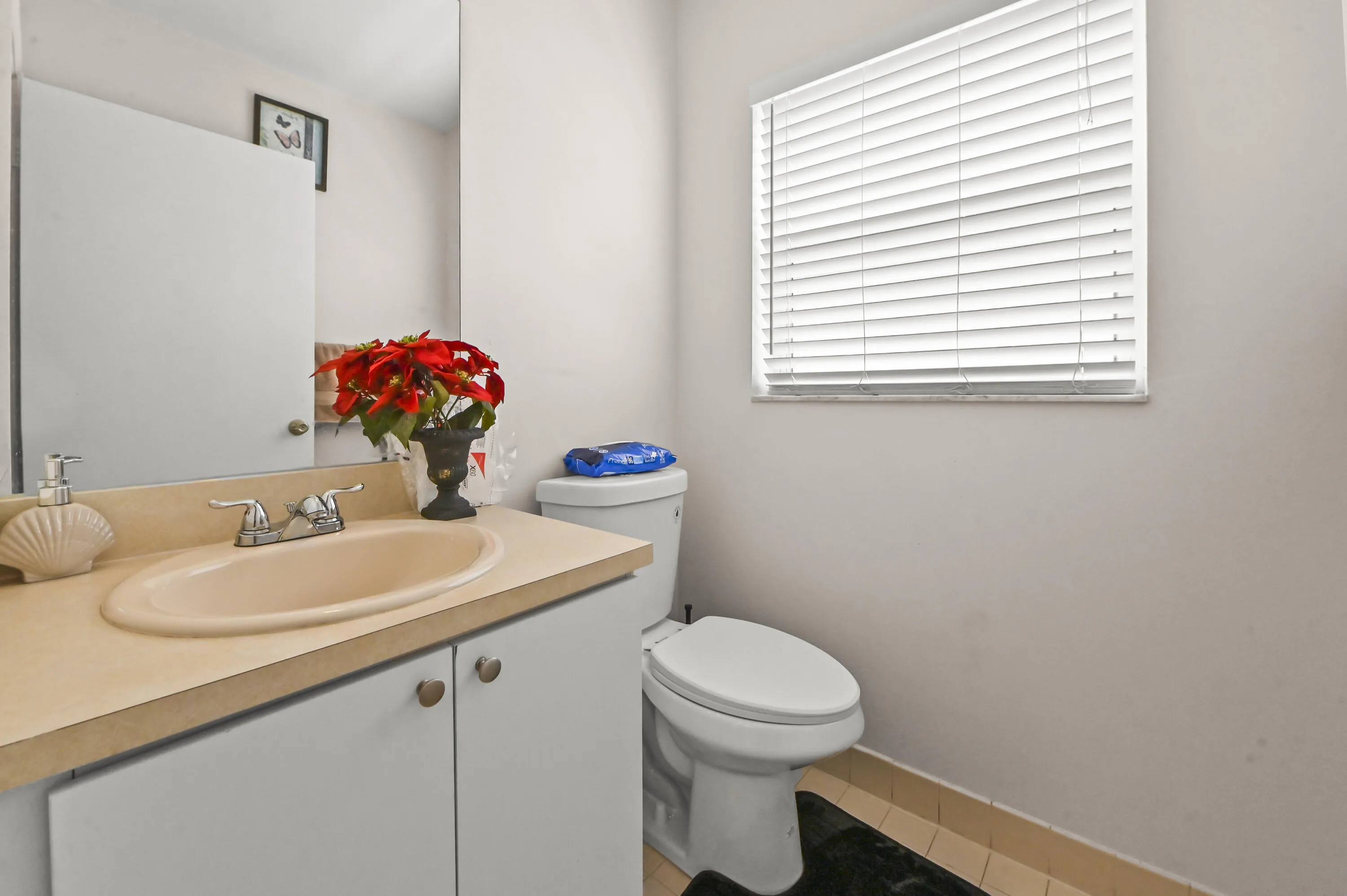 10 Bathroom 01