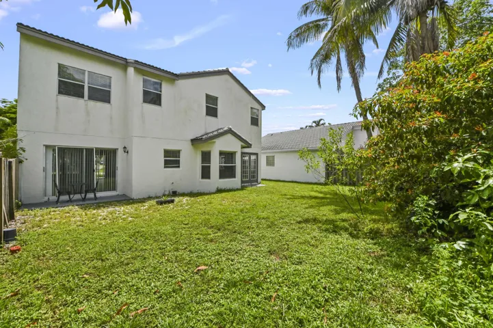 34 Backyard 02