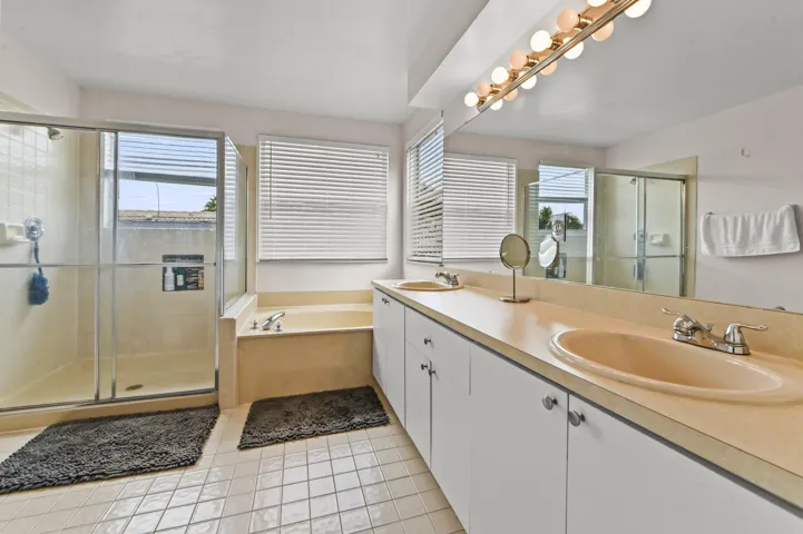 31 Bathroom 01