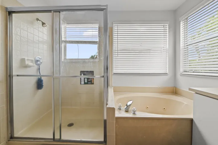 32 Bathroom 02