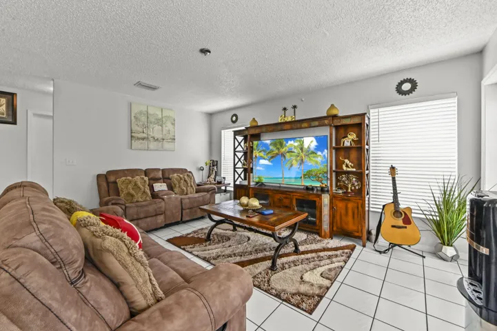 17 Living room 01