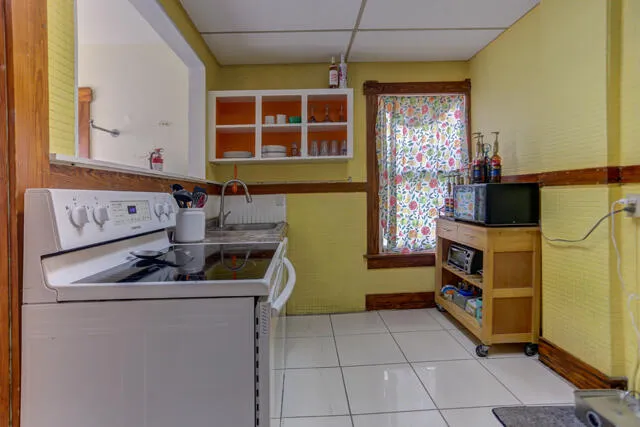 kitchen basics 314 Cranesnest Way West P