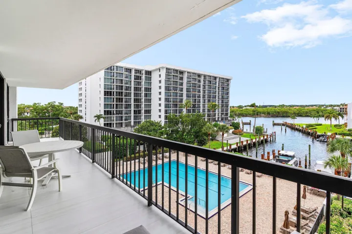 025-4748SouthOceanBoulevard-406-Highland