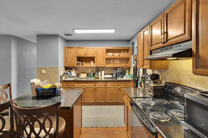 15-308 NW 27th Street-15