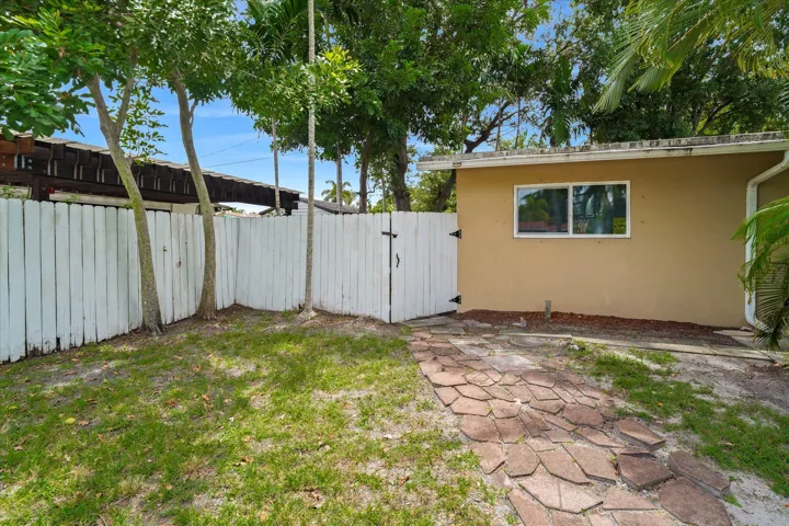 33-308 NW 27th Street-33