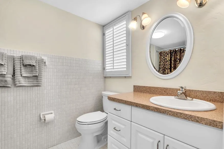 Guest Bath 1