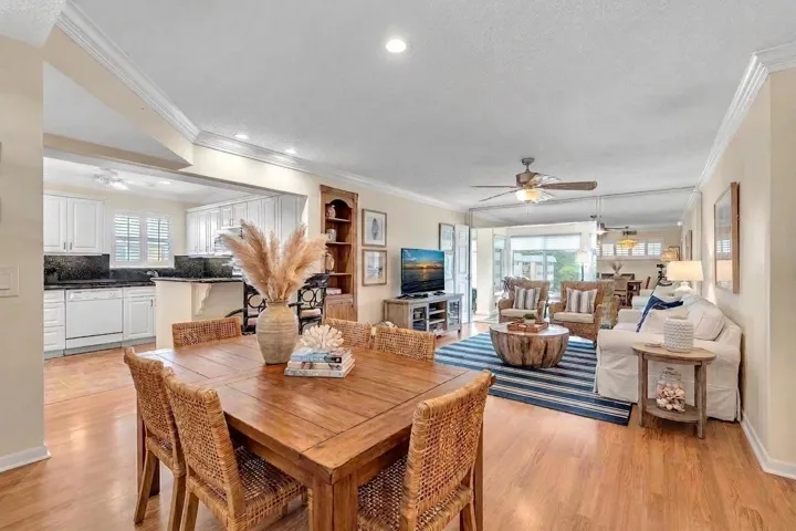 Stage Dining /Living Room