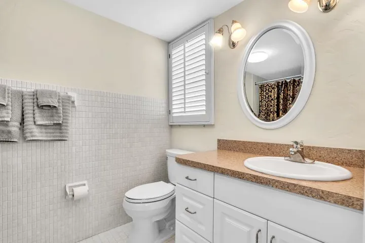 Guest Bath 1