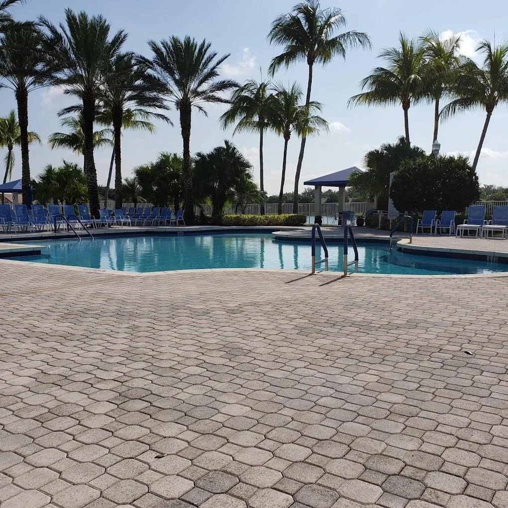 Family pool Baywinds