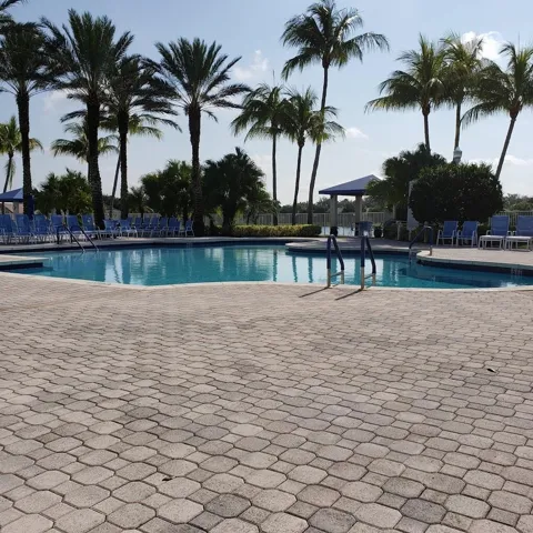 Family pool Baywinds