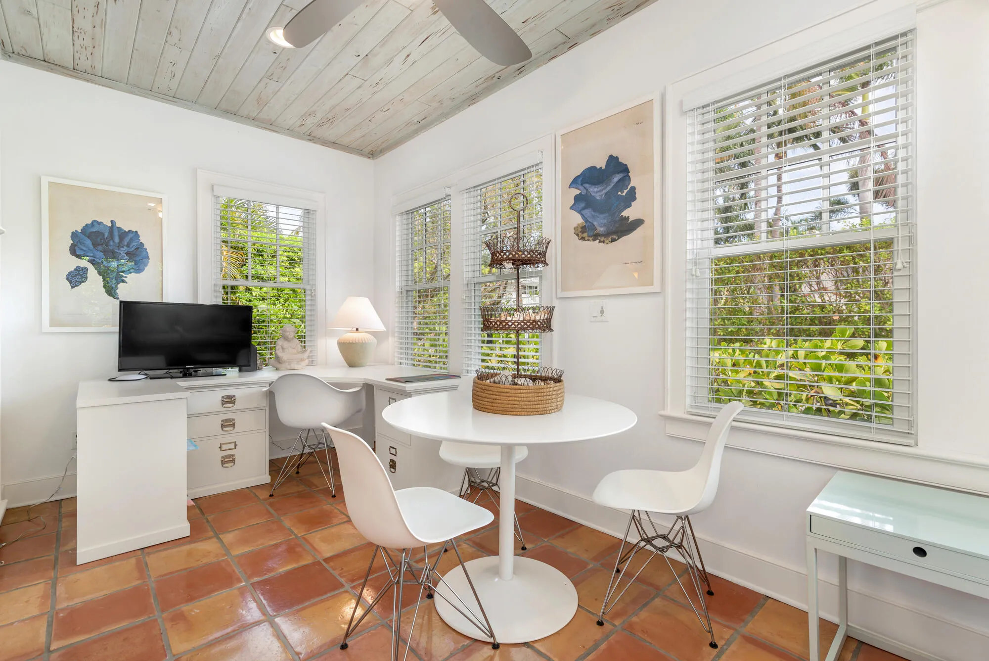 Eat-in-kitchen