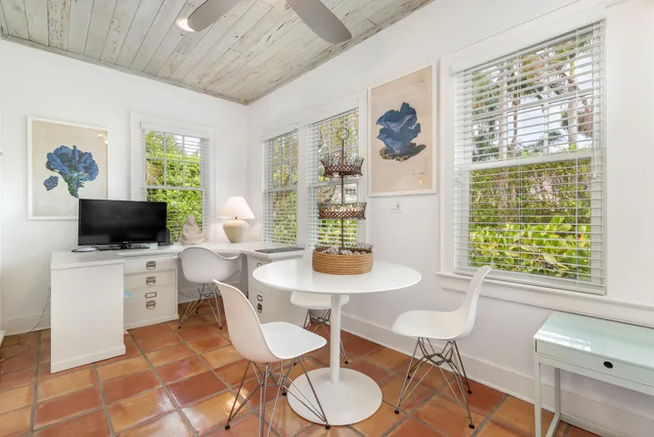 Eat-in-kitchen