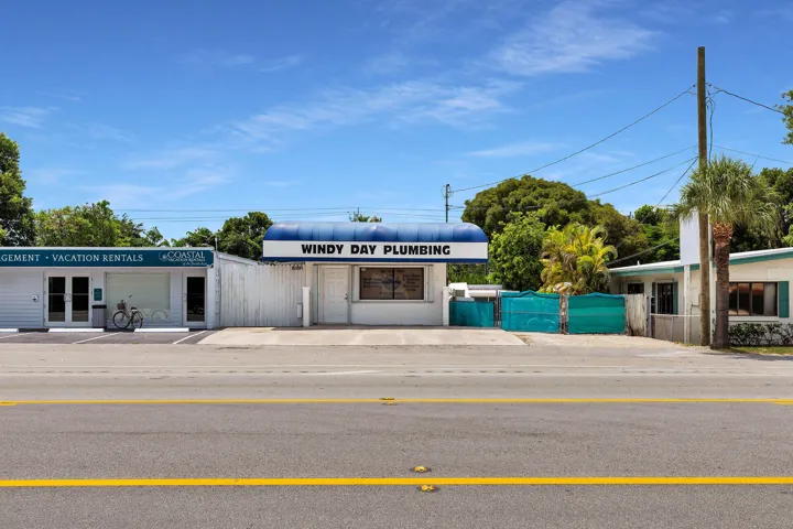 Secure Front Perimeter Fence & Gate System along Overseas Highway