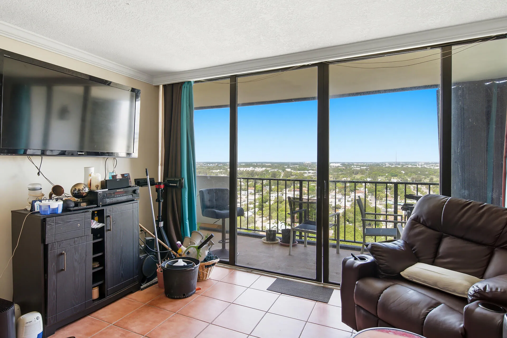 5600-N-FLAGLER-DR-2202-33407-007