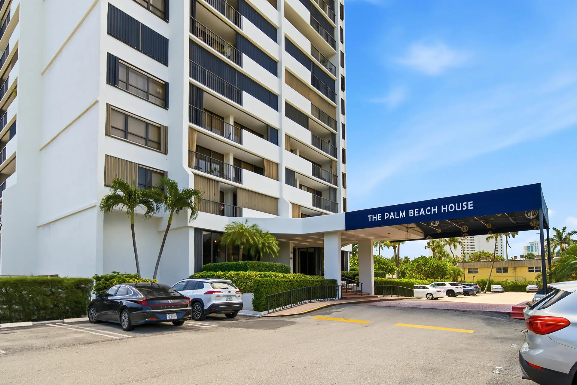 5600-N-FLAGLER-DR-2202-33407-003