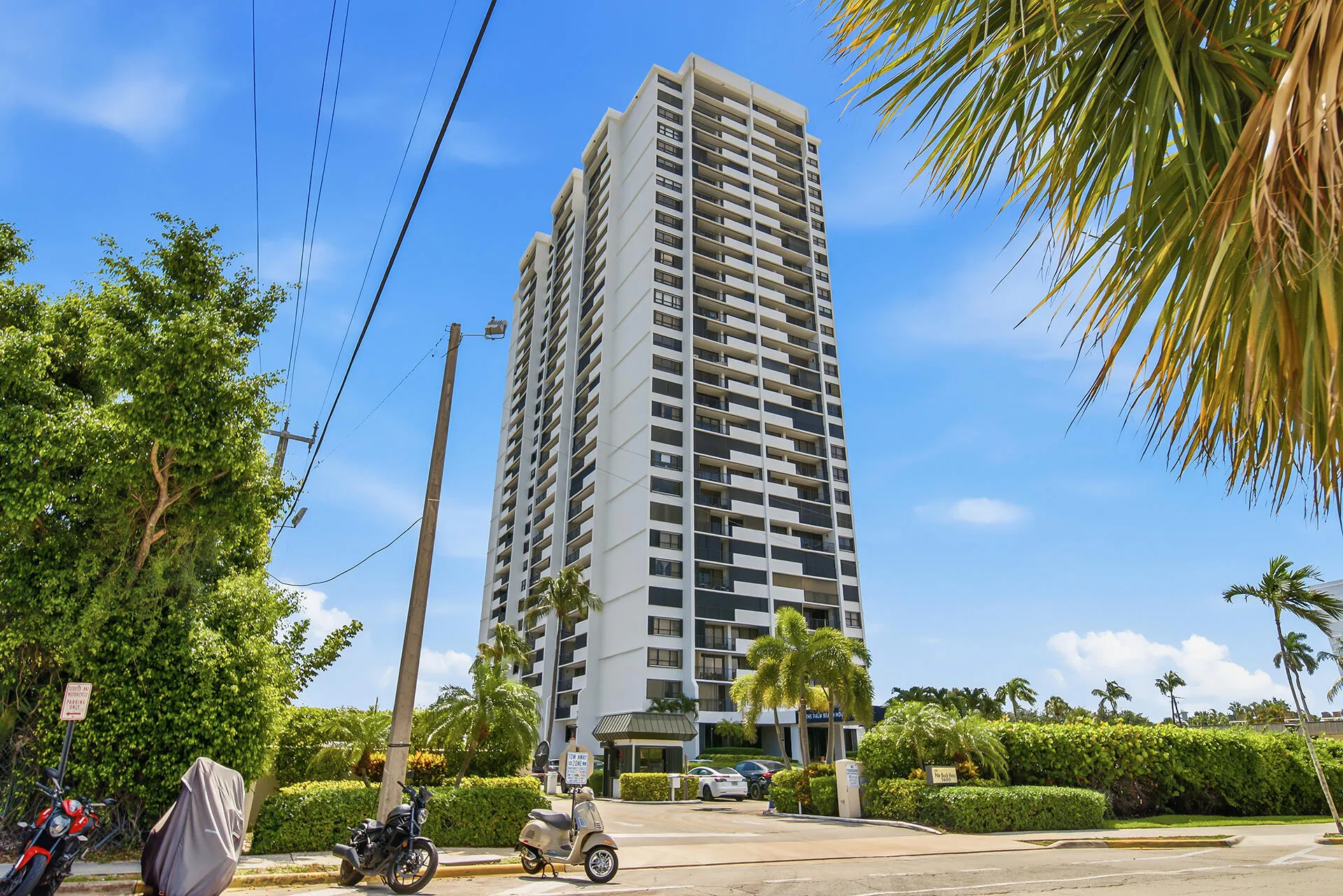 5600-N-FLAGLER-DR-2202-33407-002