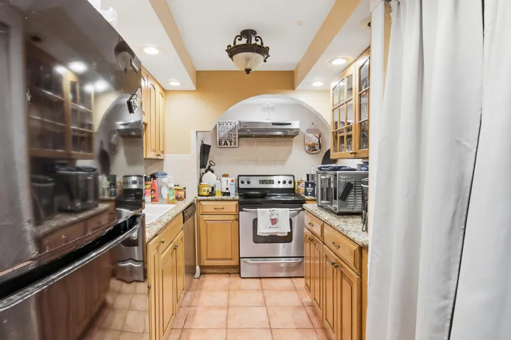 5600-N-FLAGLER-DR-2202-33407-009