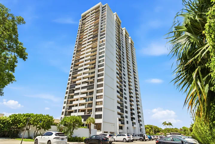 5600-N-FLAGLER-DR-2202-33407-001