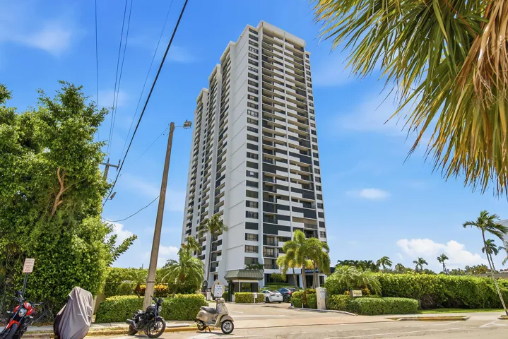 5600-N-FLAGLER-DR-2202-33407-002