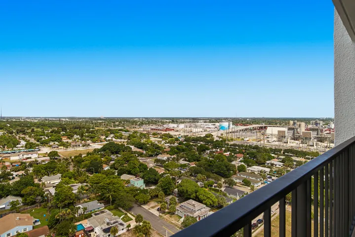 5600-N-FLAGLER-DR-2202-33407-019