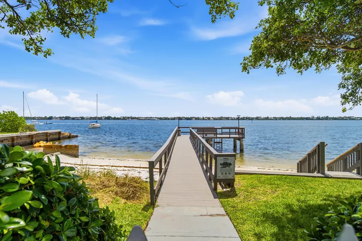 5600-N-FLAGLER-DR-2202-33407-004