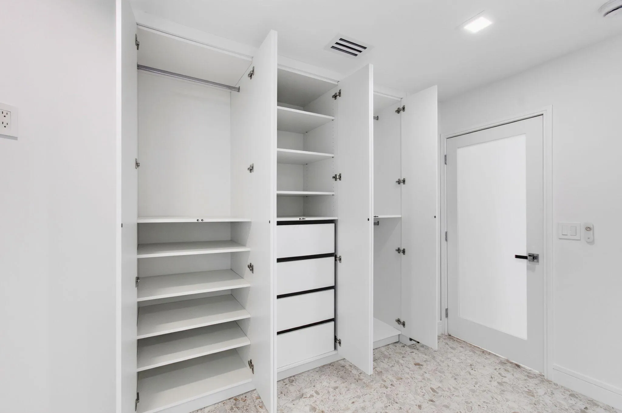 Guest bedroom closet and doors