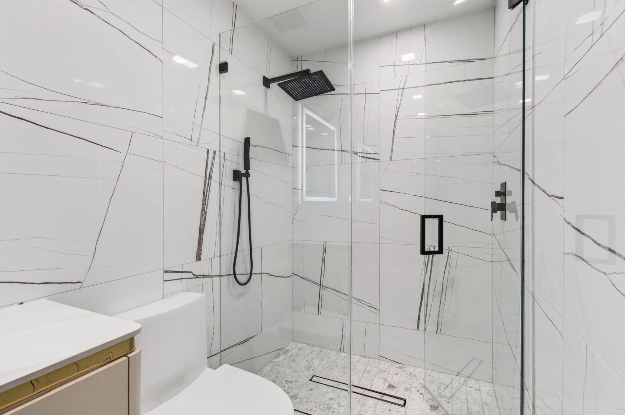 Guest shower