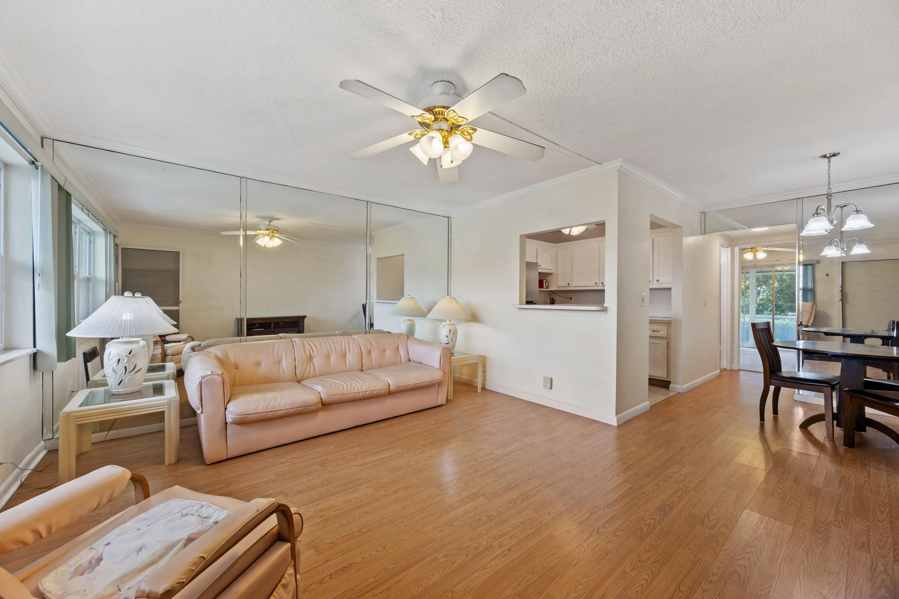 Laminate Flooring & Crown Molding