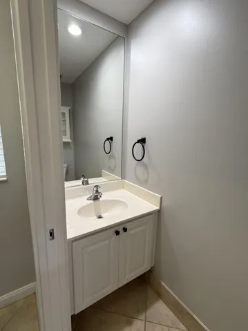 Common bath downstairs